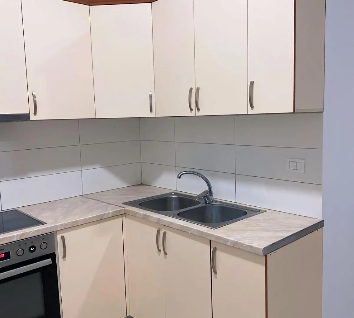 Mam Apartment Τίρανα 0*,